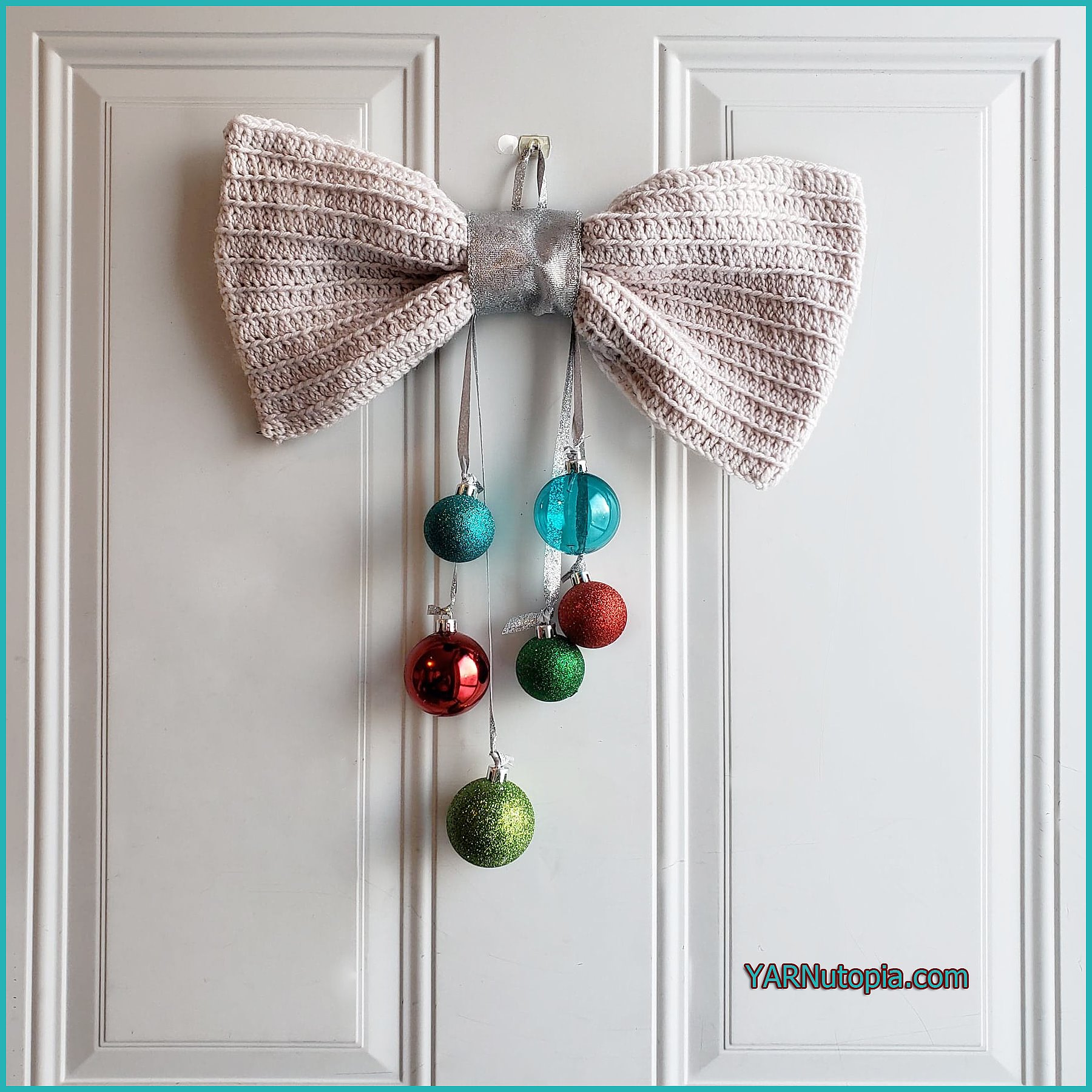 12 Days of Christmas: Bow & Bauble Door Hanging – Photo Tutorial