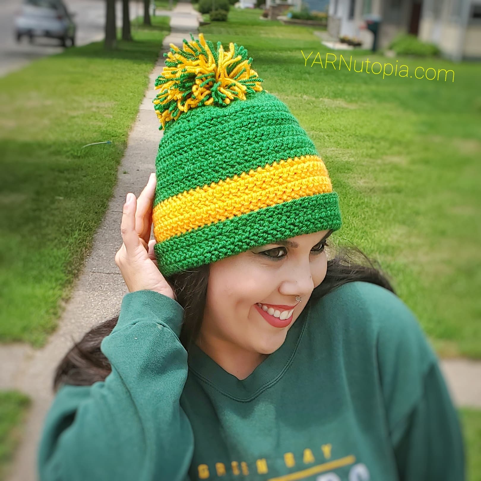 FREE Written Crochet Pattern: Stadium Pom Beanie