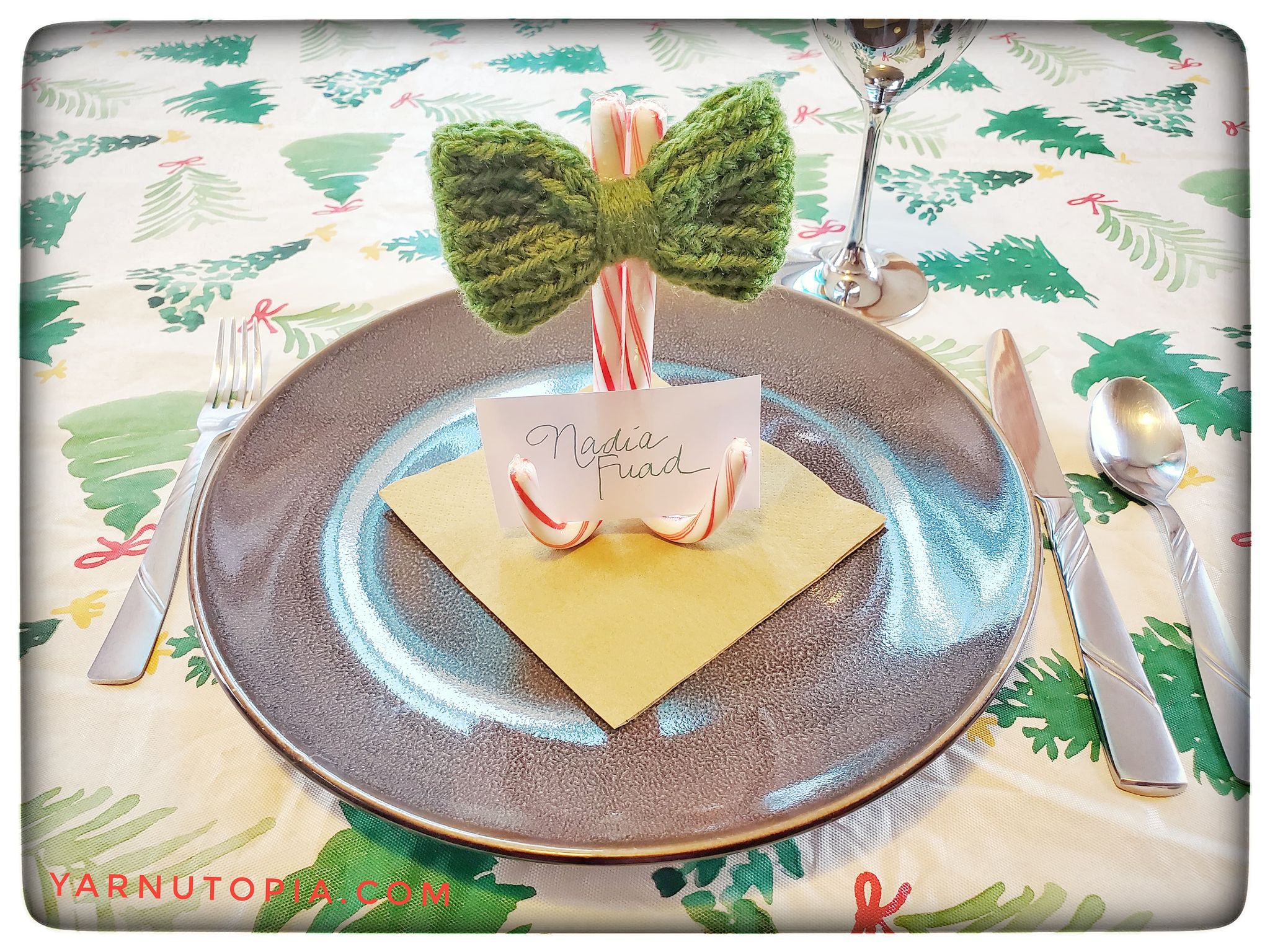 12 Days of Christmas: Candy Cane Place-card Holder with a Bow